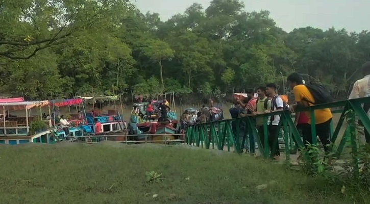 জেলে ও দর্শনার্থীদের পদচারণায় মুখরিত সুন্দরবন